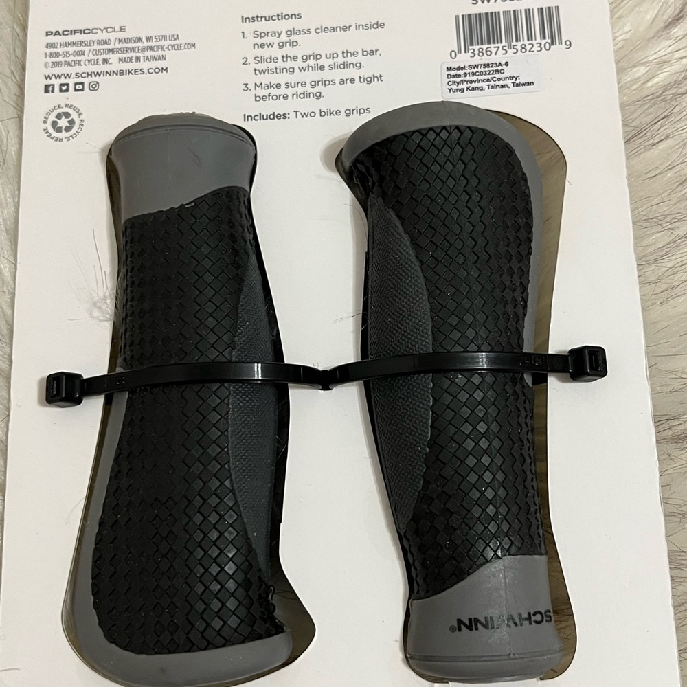Schwinn Eronomic, Bike Grips - Picture 2 of 2